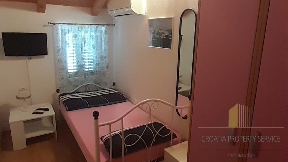 Charming renovated stone house 20 meters from the sea near Split!