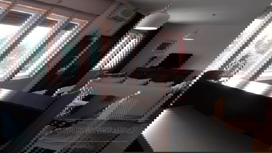 Exclusive apartment 100 meters from the beach – prime location with sea view – Split!