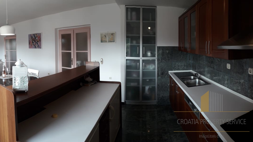 Exclusive apartment 100 meters from the beach – prime location with sea view – Split!