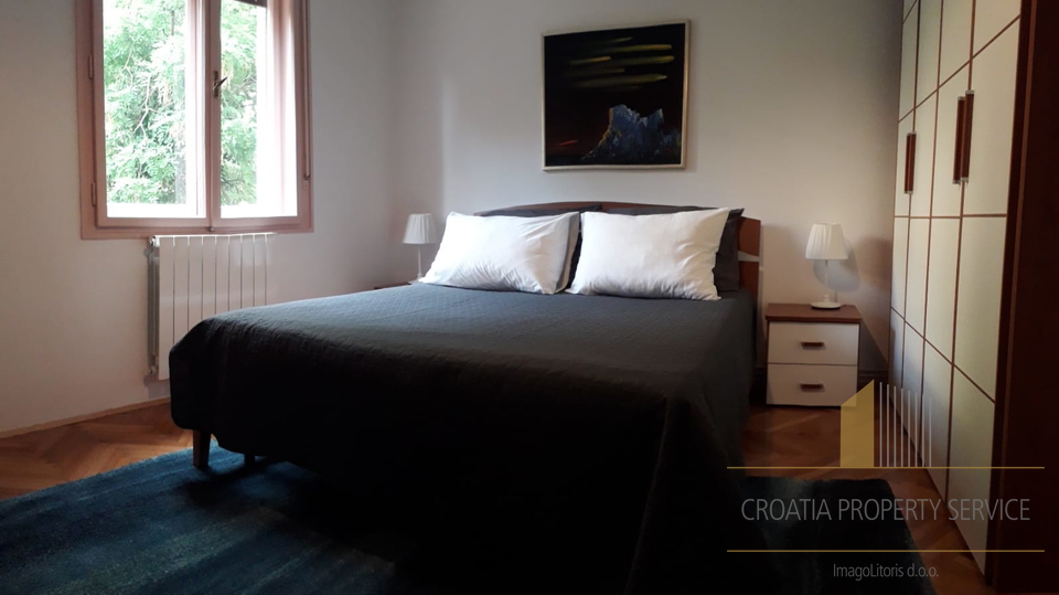 Exclusive apartment 100 meters from the beach – prime location with sea view – Split!