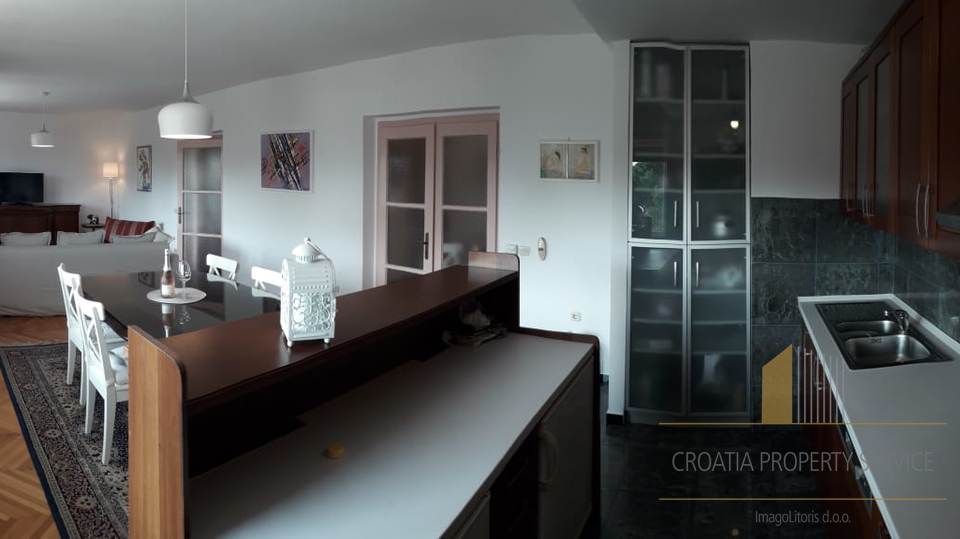 Exclusive apartment 100 meters from the beach – prime location with sea view – Split!