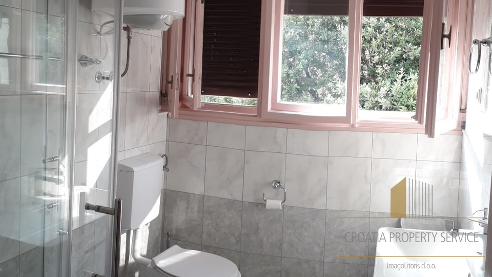 Exclusive apartment 100 meters from the beach – prime location with sea view – Split!