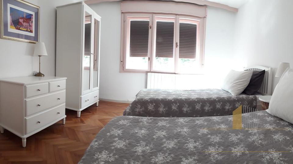 Exclusive apartment 100 meters from the beach – prime location with sea view – Split!