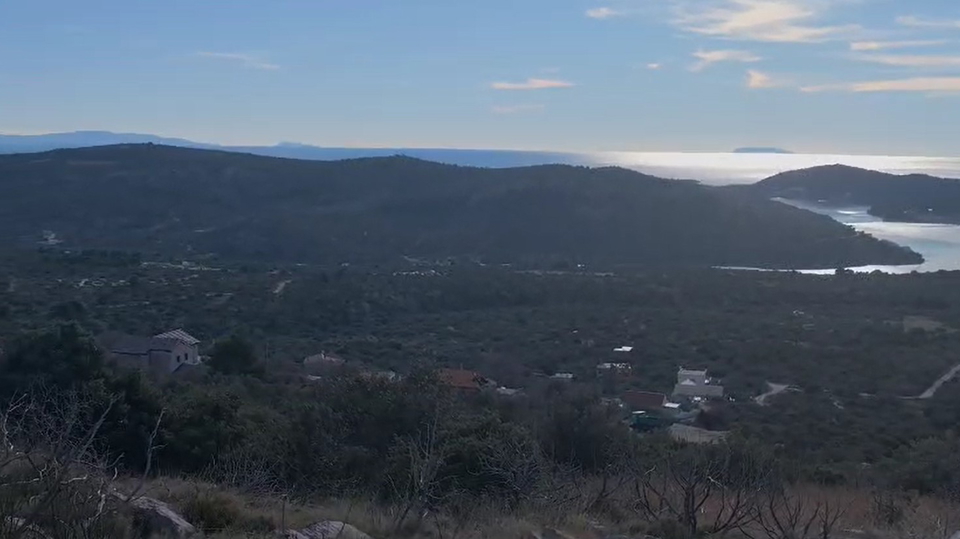 Atraktivno poljoprivredno  zemlji&scaron;te s otvorenim pogledom na more  - Rogoznica&excl;