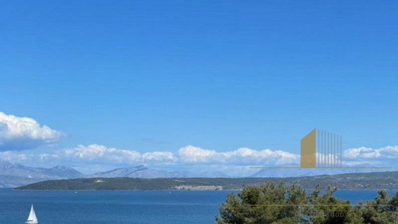 Beautiful three-room duplex apartment with a sea view – Šolta, Stomorska!