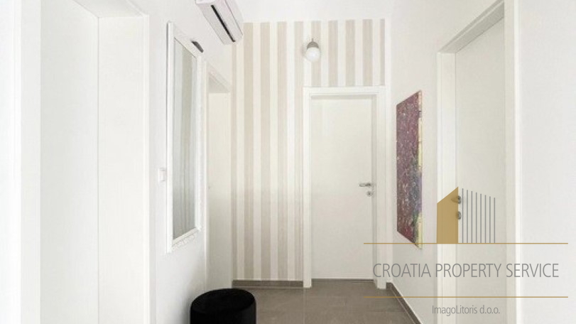 Beautiful three-room duplex apartment with a sea view – Šolta, Stomorska!