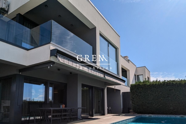 House, 250 m2, For Sale, Poreč