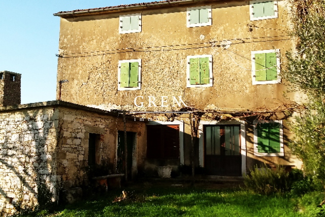 Stone house for renovation 10 km from Porec