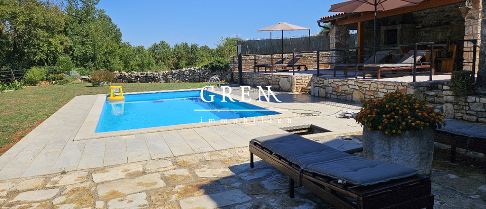 Istrian stone house with a large garden, 10 km from the sea