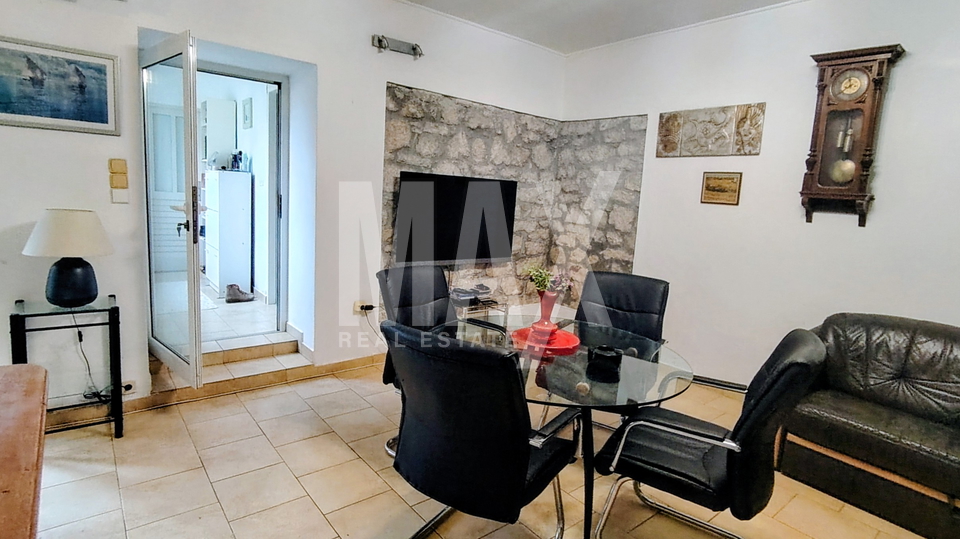 Veli I&zcaron;&comma;trosoban stan u prizemlju-Prilika