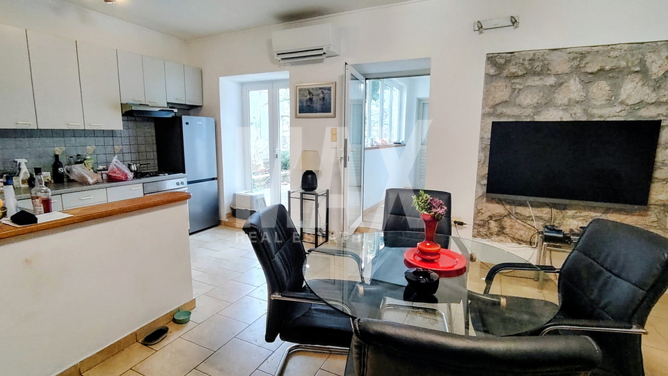 Veli I&zcaron;&comma;trosoban stan u prizemlju-Prilika