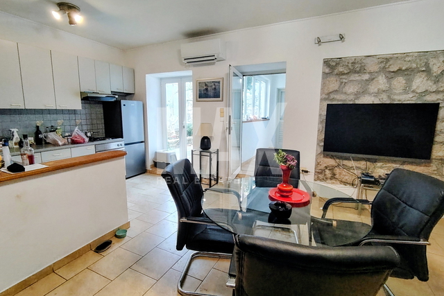 Veli Iž,trosoban stan u prizemlju-Prilika