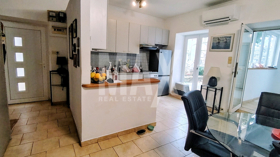 Veli I&zcaron;&comma;trosoban stan u prizemlju-Prilika