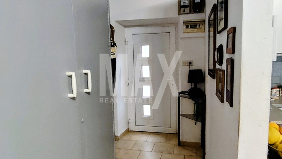 Veli I&zcaron;&comma;trosoban stan u prizemlju-Prilika