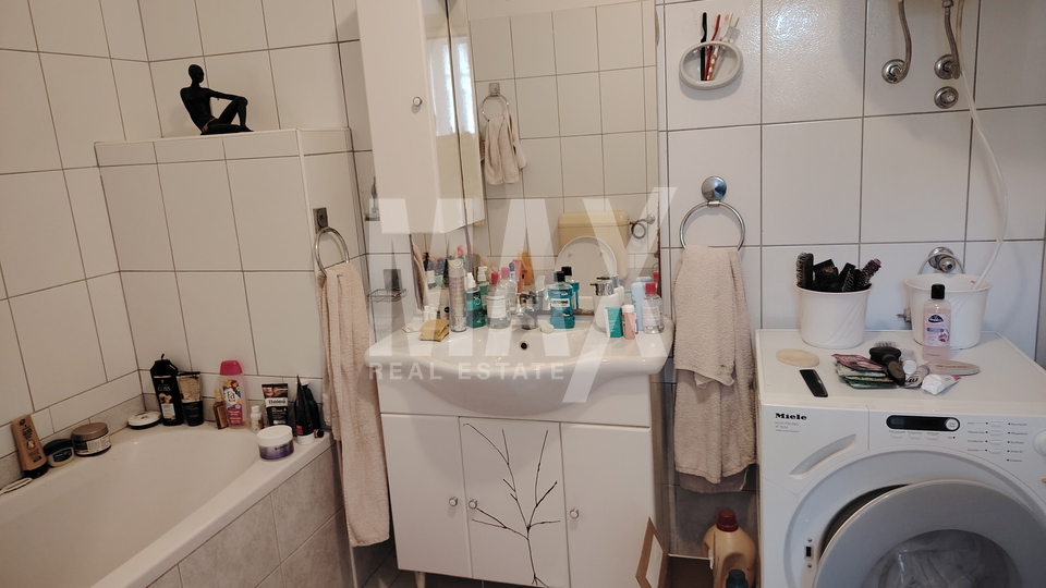 Veli I&zcaron;&comma;trosoban stan u prizemlju-Prilika