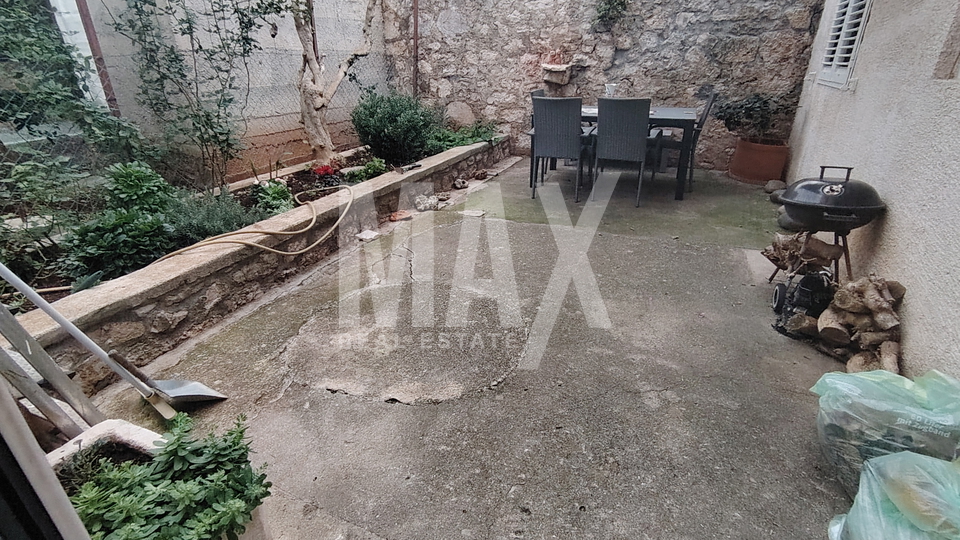 Veli I&zcaron;&comma;trosoban stan u prizemlju-Prilika