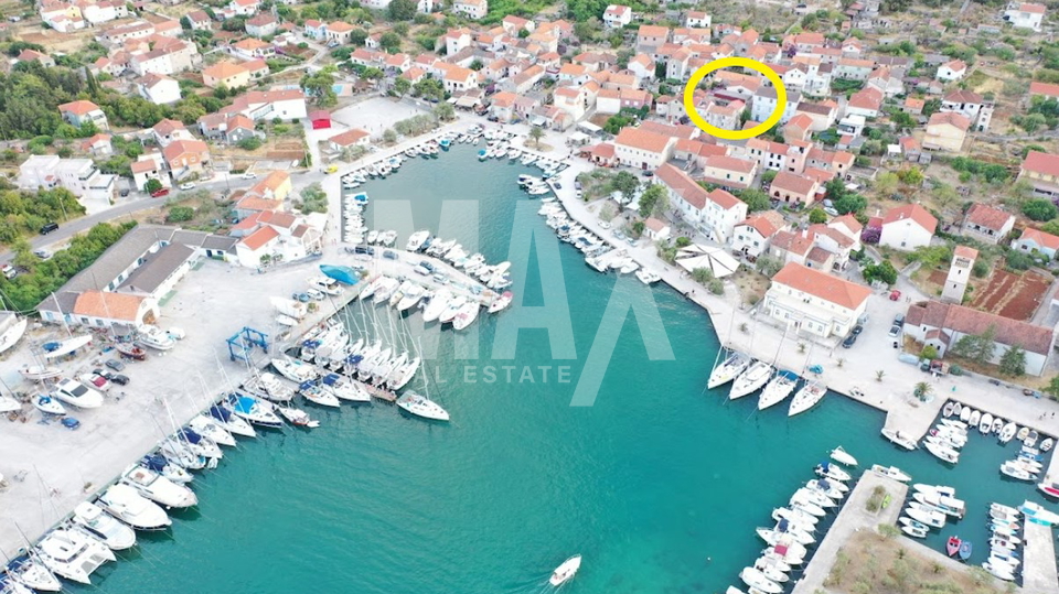 Veli I&zcaron;&comma;trosoban stan u prizemlju-Prilika