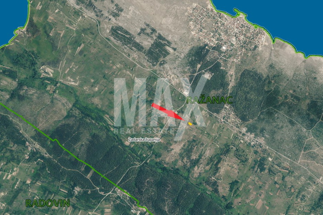 Ražanac ,poljoprivredno zemljište 670m2