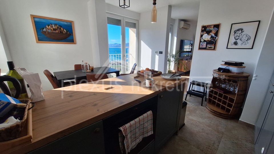 Dvosoban stan s panoramskim pogledom na more