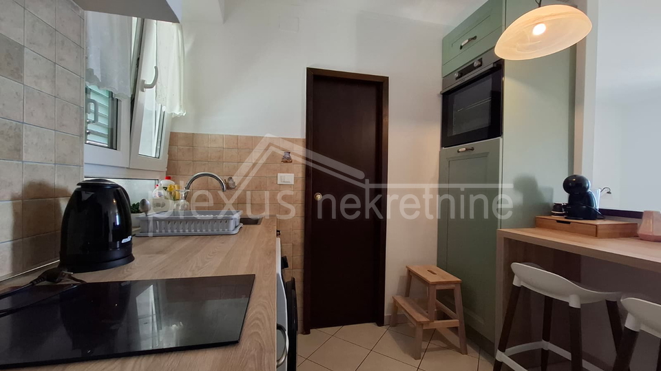 Apartman prvi red uz more prodajem ili mijenjam za ve&cacute;i u Splitu