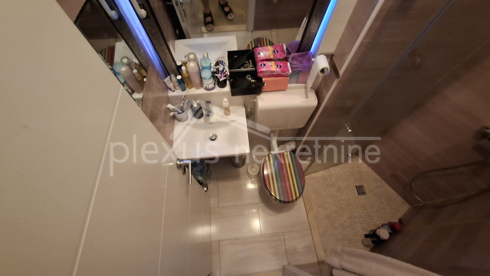 Prodajemo  poslovni prostor&sol;stan idealan za turizam i najam