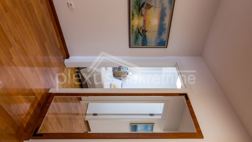 Prvi red do mora s prekrasnim pogledom i zatvorenom garažom