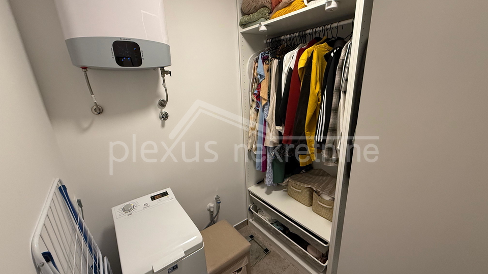 Dvosoban stan s panoramskim pogledom na more