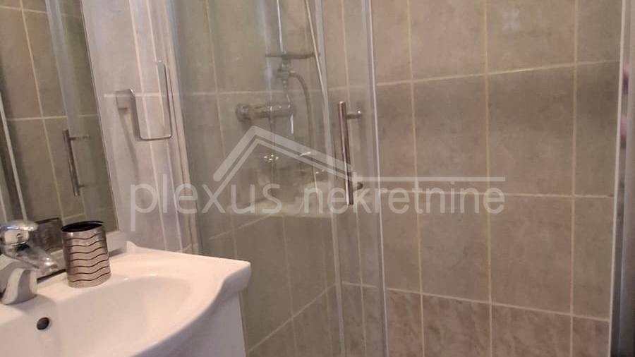 Apartman prvi red uz more prodajem ili mijenjam za ve&cacute;i u Splitu