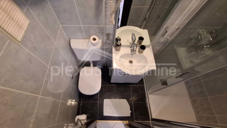 Apartman prvi red uz more prodajem ili mijenjam za ve&cacute;i u Splitu