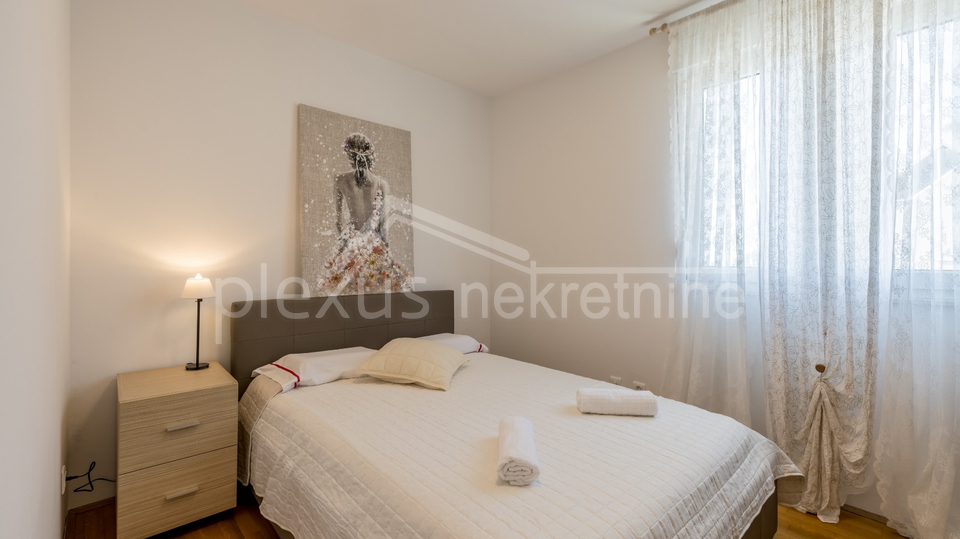 Prvi red do mora s prekrasnim pogledom i zatvorenom garažom