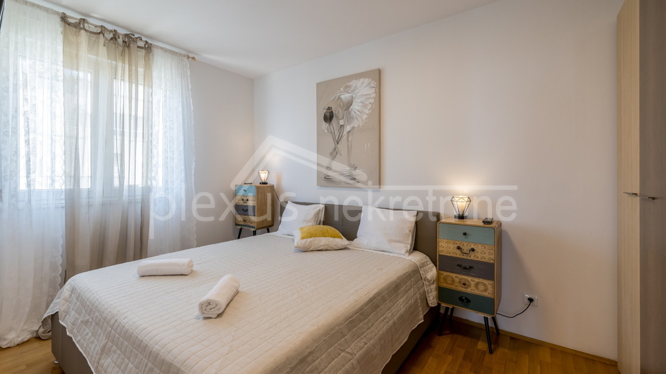 Prvi red do mora s prekrasnim pogledom i zatvorenom garažom