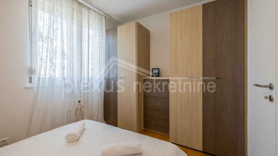 Prvi red do mora s prekrasnim pogledom i zatvorenom garažom