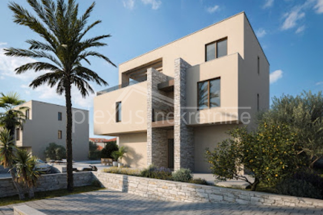 House, 4080 m2, For Sale, Trogir