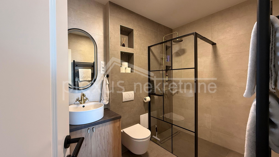 Dvosoban stan s panoramskim pogledom na more