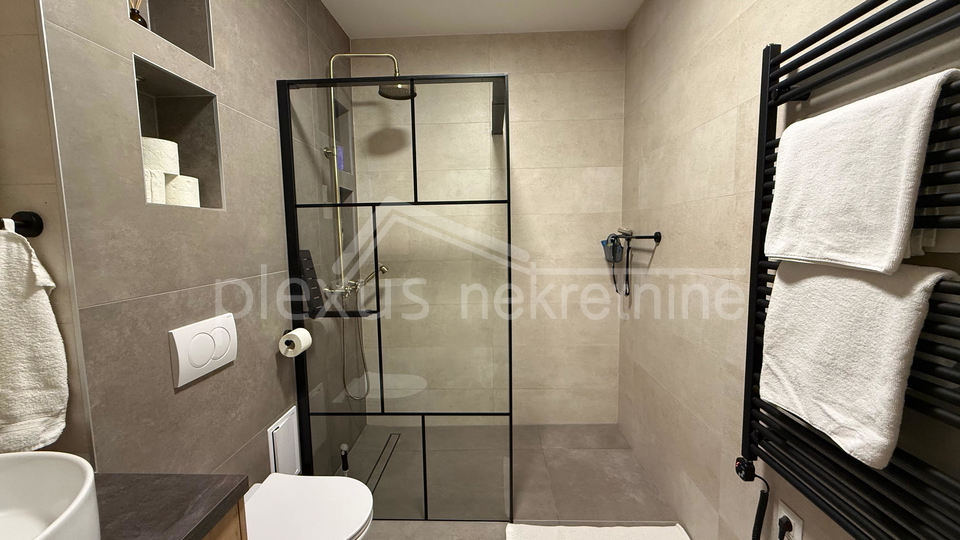 Dvosoban stan s panoramskim pogledom na more