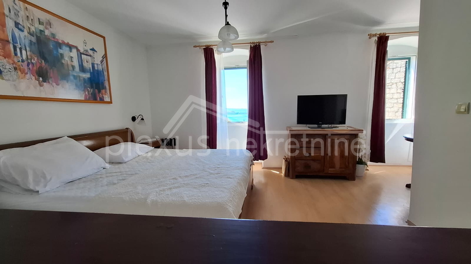 Apartman prvi red uz more prodajem ili mijenjam za ve&cacute;i u Splitu