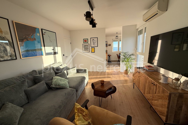 Dvosoban stan s panoramskim pogledom na more