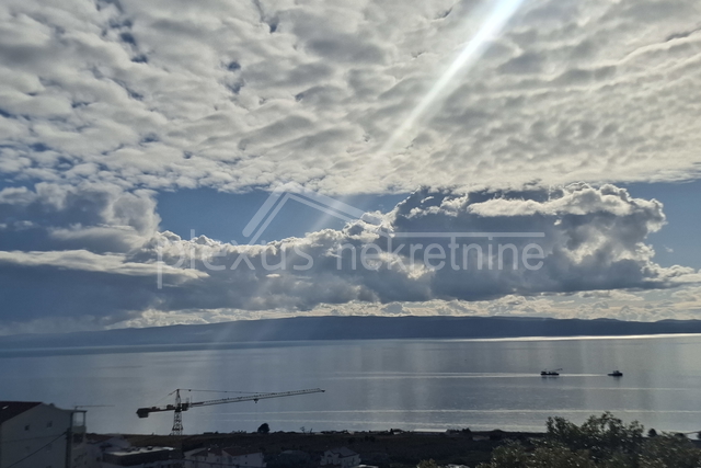 ŽNJAN, luksuzan stan 80 m² s pogledom na more i garažom – kompletno renovirano