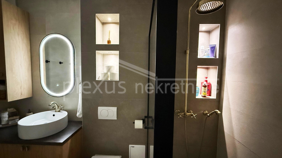 Dvosoban stan s panoramskim pogledom na more