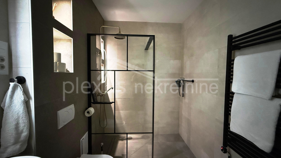 Dvosoban stan s panoramskim pogledom na more