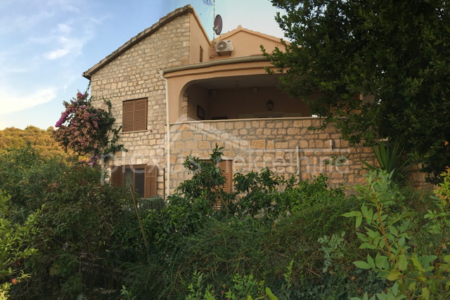 Samostojeća kuća - villa s bazenom: Brač, Splitska 232 m2