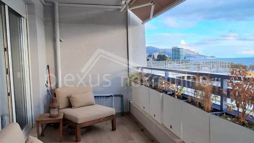 Prvi red do mora s prekrasnim pogledom i zatvorenom garažom