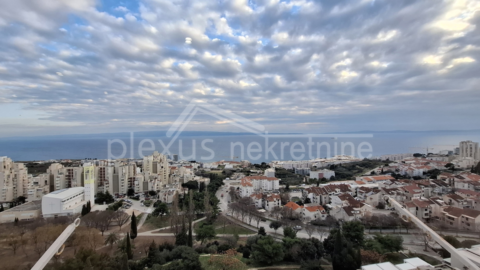 Three-bedroom apartment with parking space: Split, Mertojak, 96 m2