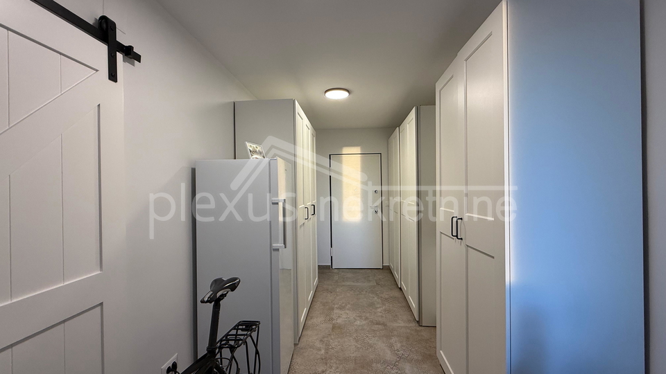 Dvosoban stan s panoramskim pogledom na more