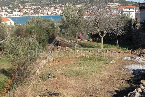 Građevinsko zemljište blizu mora: Vinišće, 1066 m2 (Marina, Trogir)