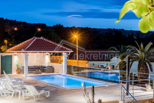 Haus - Villa mit Pool: Brač, Postira, 400 m2