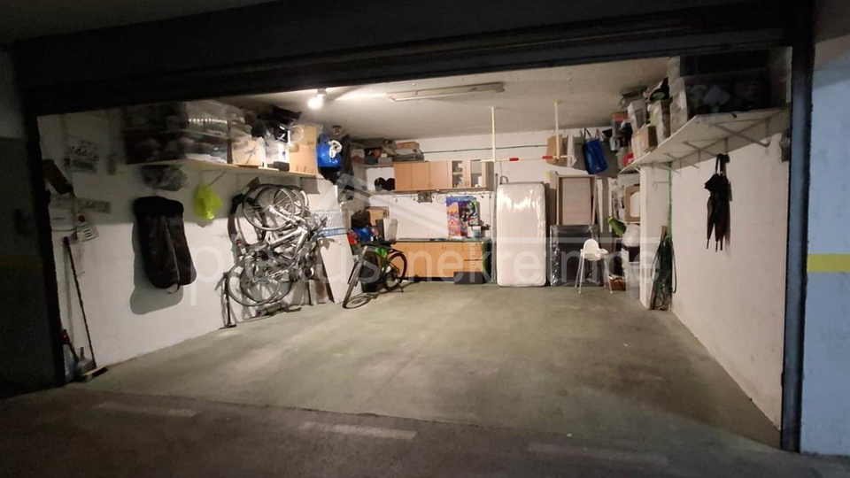 Prvi red do mora s prekrasnim pogledom i zatvorenom garažom