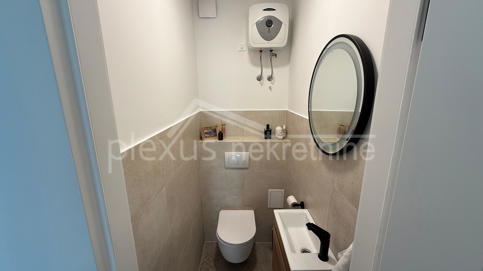 Dvosoban stan s panoramskim pogledom na more