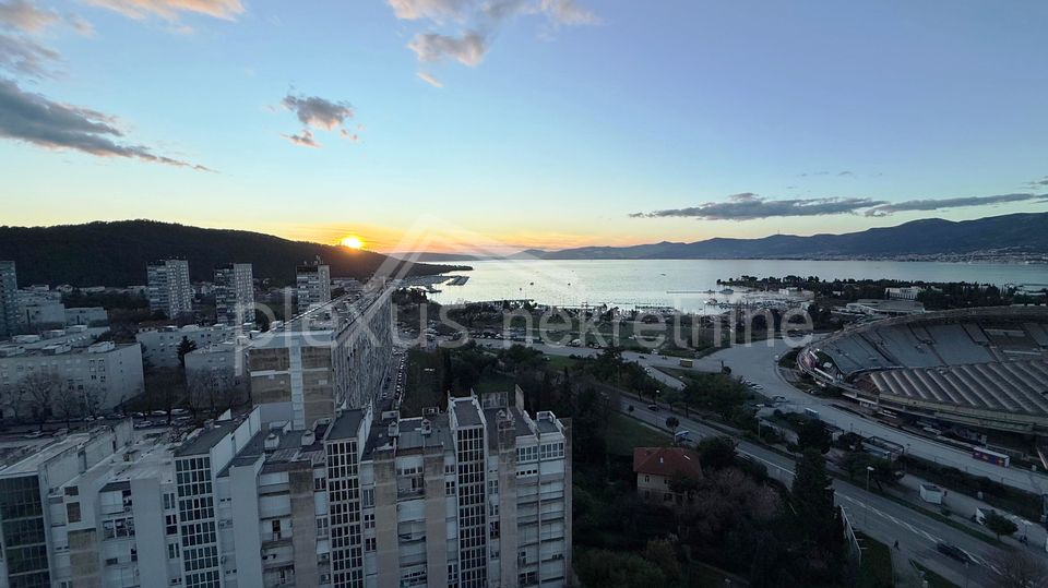 Dvosoban stan s panoramskim pogledom na more