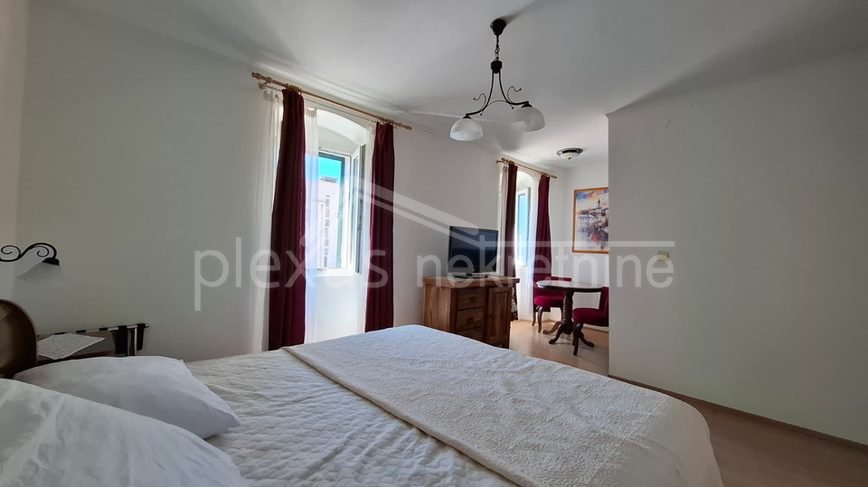 Apartman prvi red uz more prodajem ili mijenjam za ve&cacute;i u Splitu